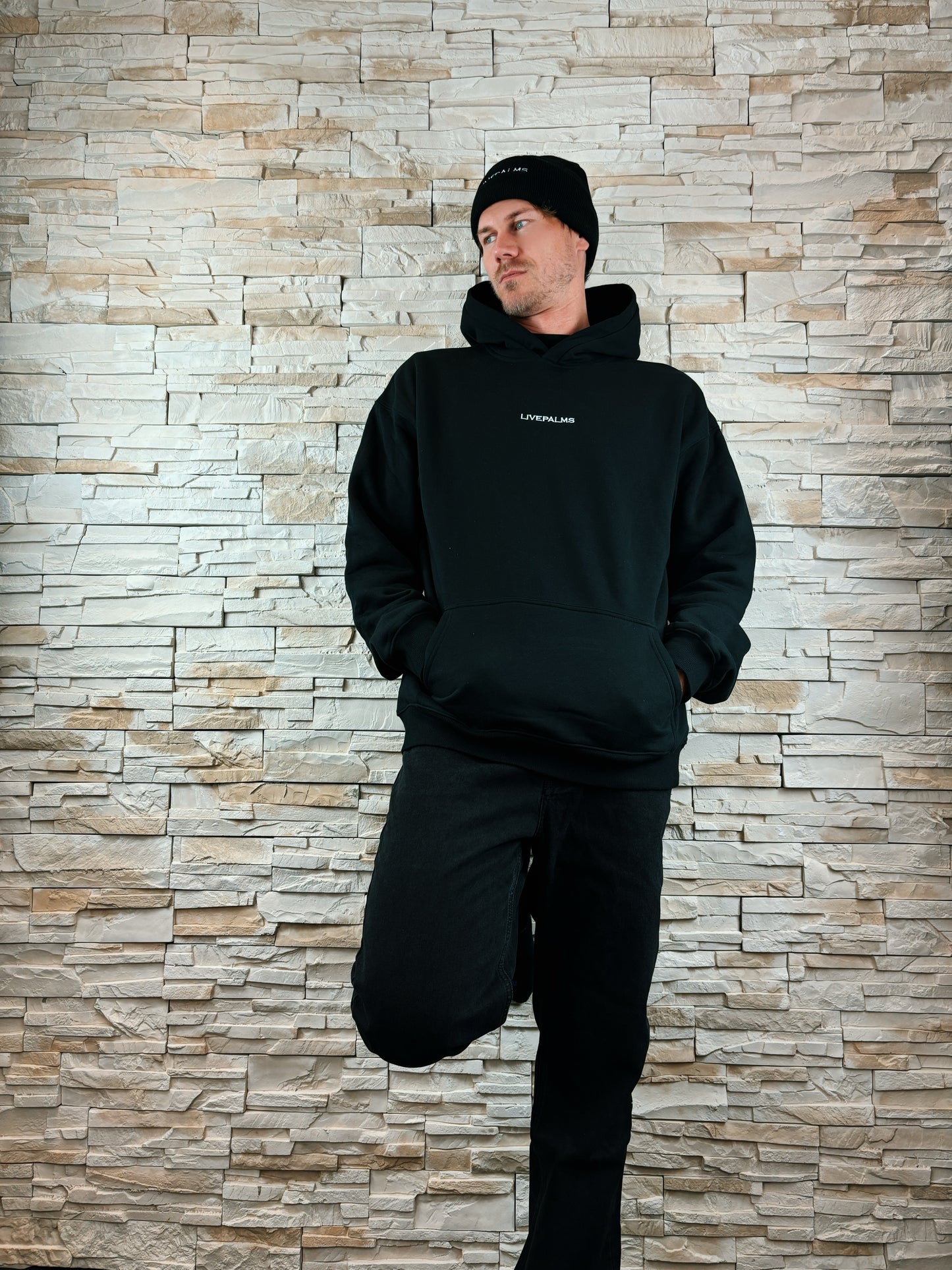 THE BLACK PREMIUM Hoodie